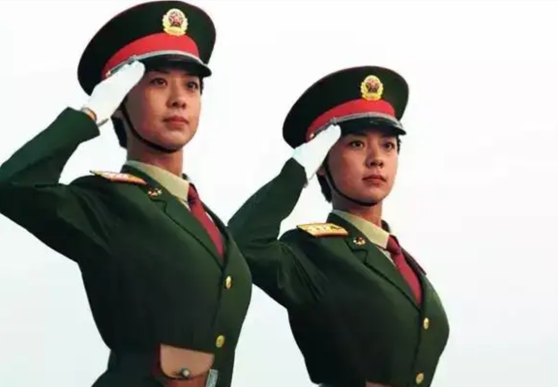 1999年,在阅兵仪式上"红遍中国"的双胞胎姐妹花,你还记得吗?