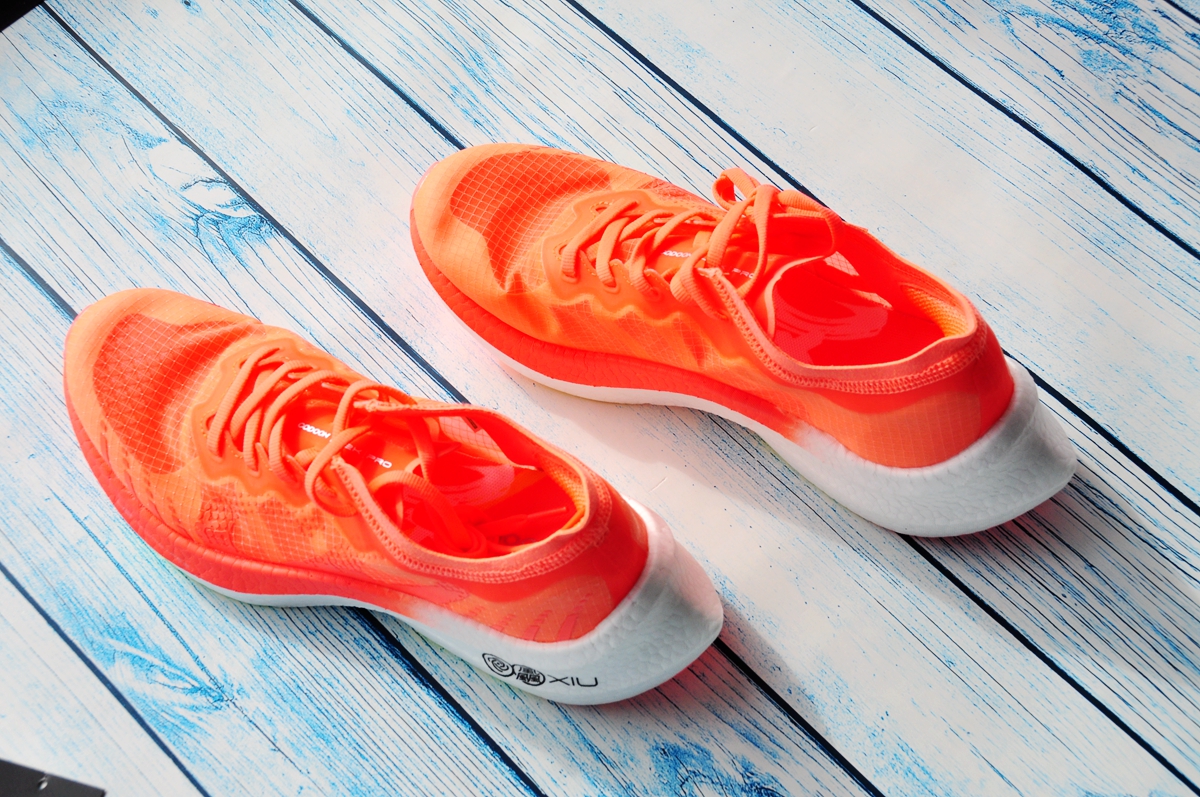 咕咚全掌碳板跑鞋42K，让“造风者”尽情去RUN