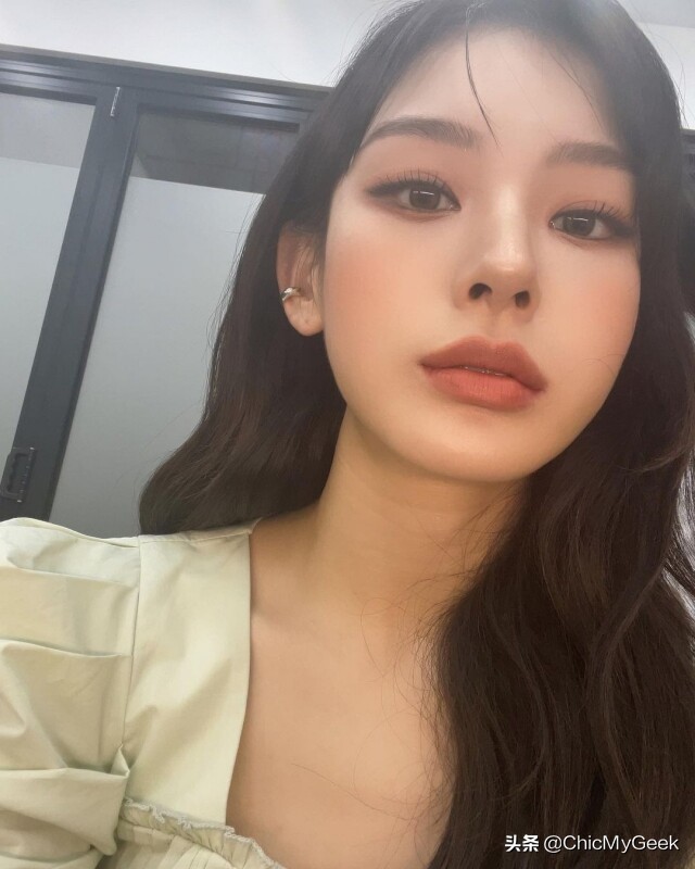 除了拍广告,no:ze亦接受了新挑战,为歌手李承焕的新歌《how could you