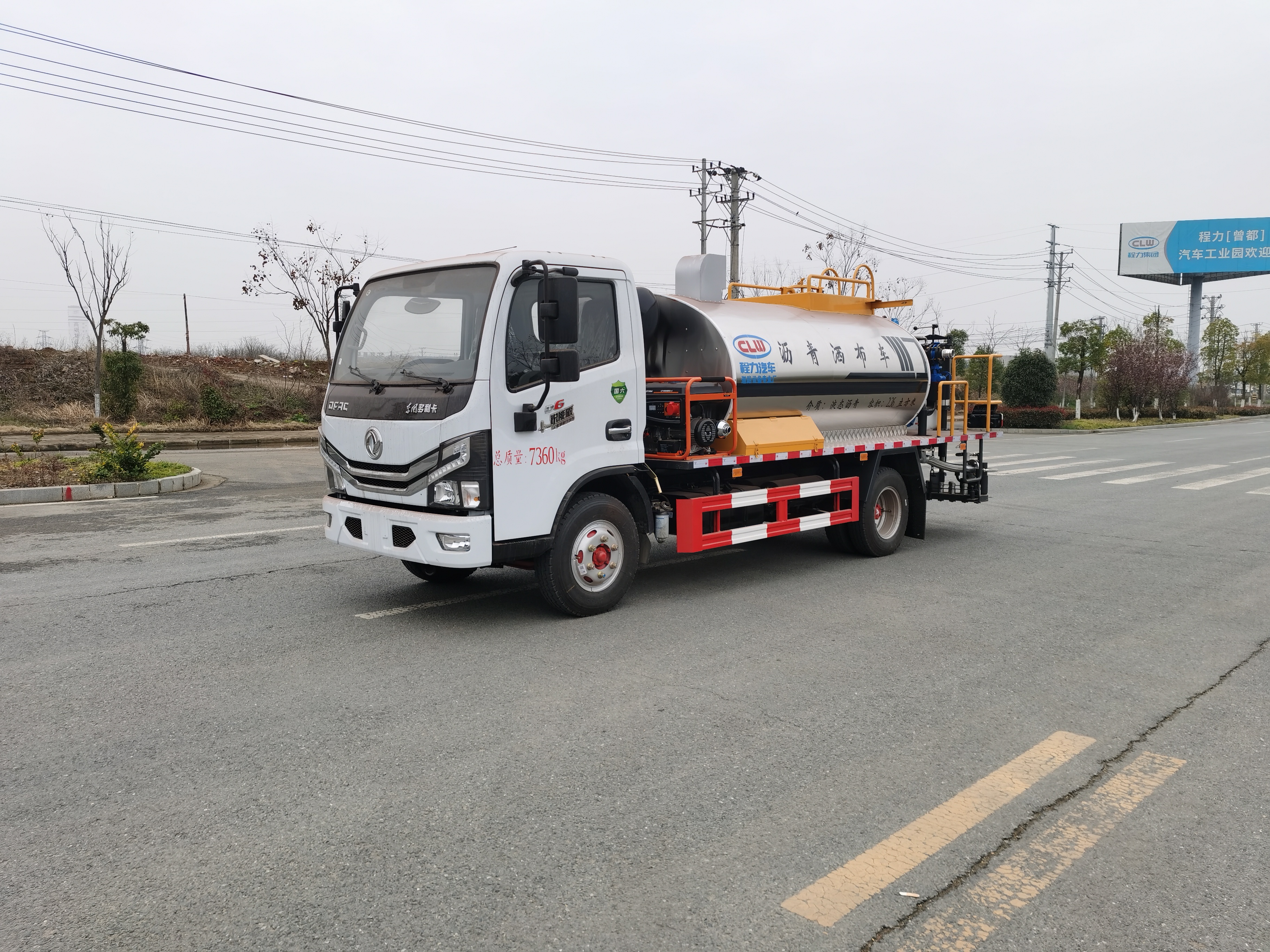 4.2方東風小多利卡標準型瀝青灑布車
