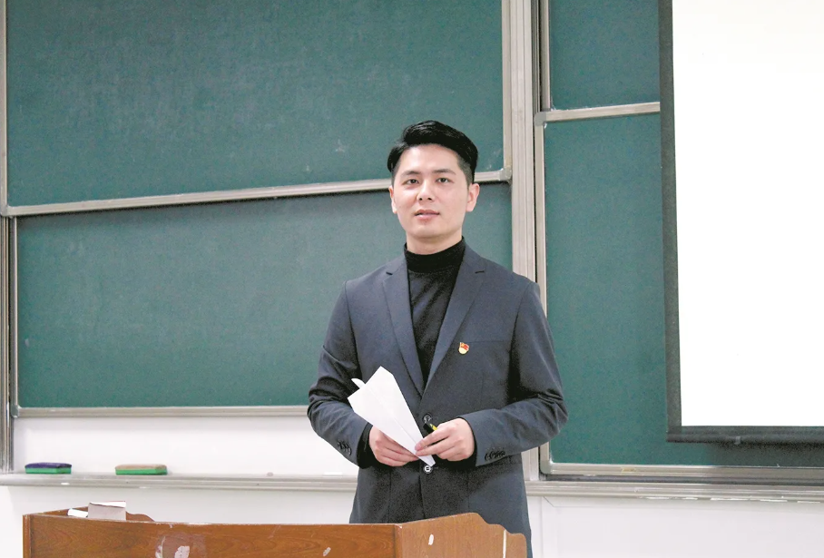 985高校副教授晒工资，年薪让人羡慕，网友：公积金是我的月薪