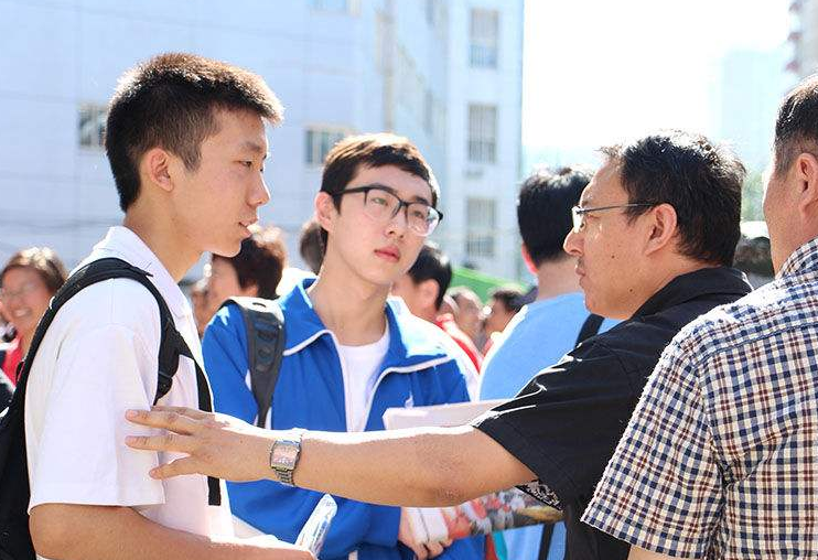 国内大学分为“8大等级”，普通学生能考进第4级，已经足够优秀