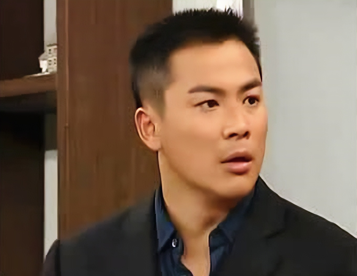 江宏恩与妻子秀恩爱！51岁身材健硕，渴望当爸但结婚5年仍无子女