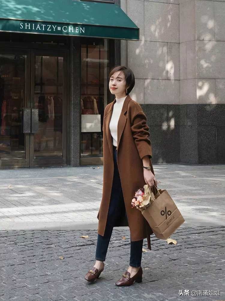 人到中年身材走样，穿裤子该“紧”还是该“松”？看完你就懂了