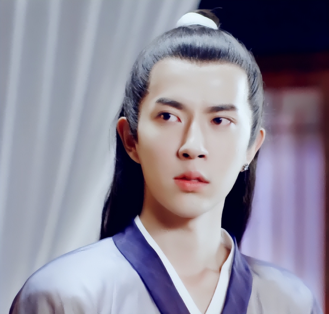 同样是演白面书生，把张国荣、任泉和佟梦实放在一起差距就出来了