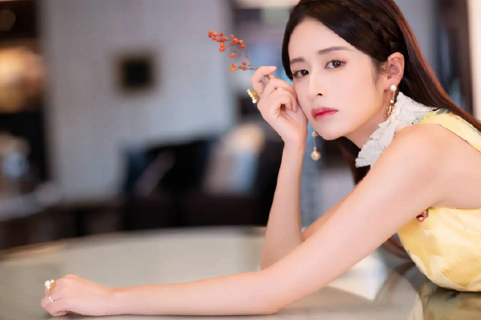 “娱乐圈大嘴巴”喜欢豪门的颖儿，为何选择爱的卑微的付辛博