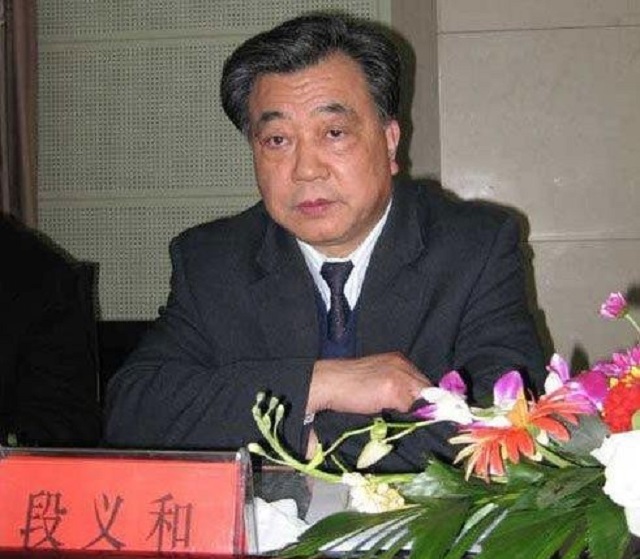 2007年，济南一高官退休前闹市炸死情妇