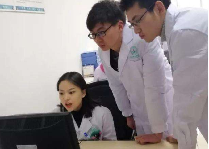 医学类专业就业前景排名，临床医学地位下降，护理学仅排第8