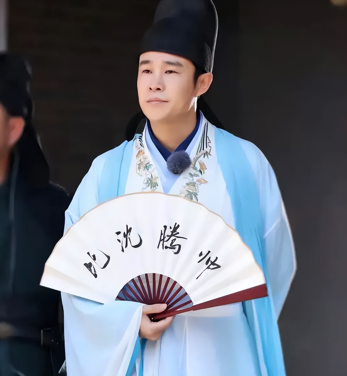 “自带悲剧脸”的8位男星，五官凑在一起，演什么都很丧，怎么救