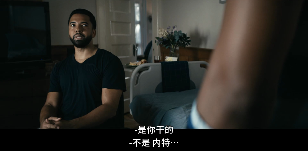 《黑袍纠察队》里有个傻孩子去道歉，专挑没用的说