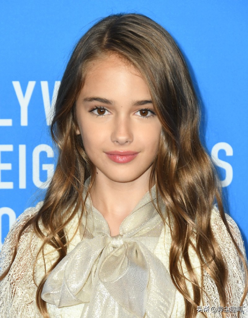 和莱昂纳多飙戏！《好莱坞往事》小童星出席奥斯卡穿粉红礼服太萌