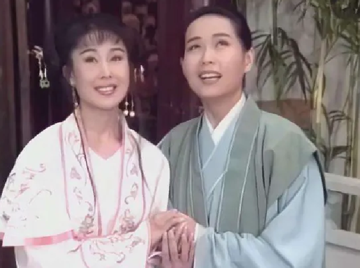 新白娘子传奇：许仕林是爱胡媚娘，可是一点也不耽误他娶碧莲