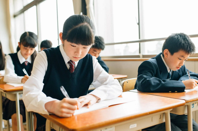 中小学要改为“5+4+2”学制，并预计2023年实行，教育部回应了