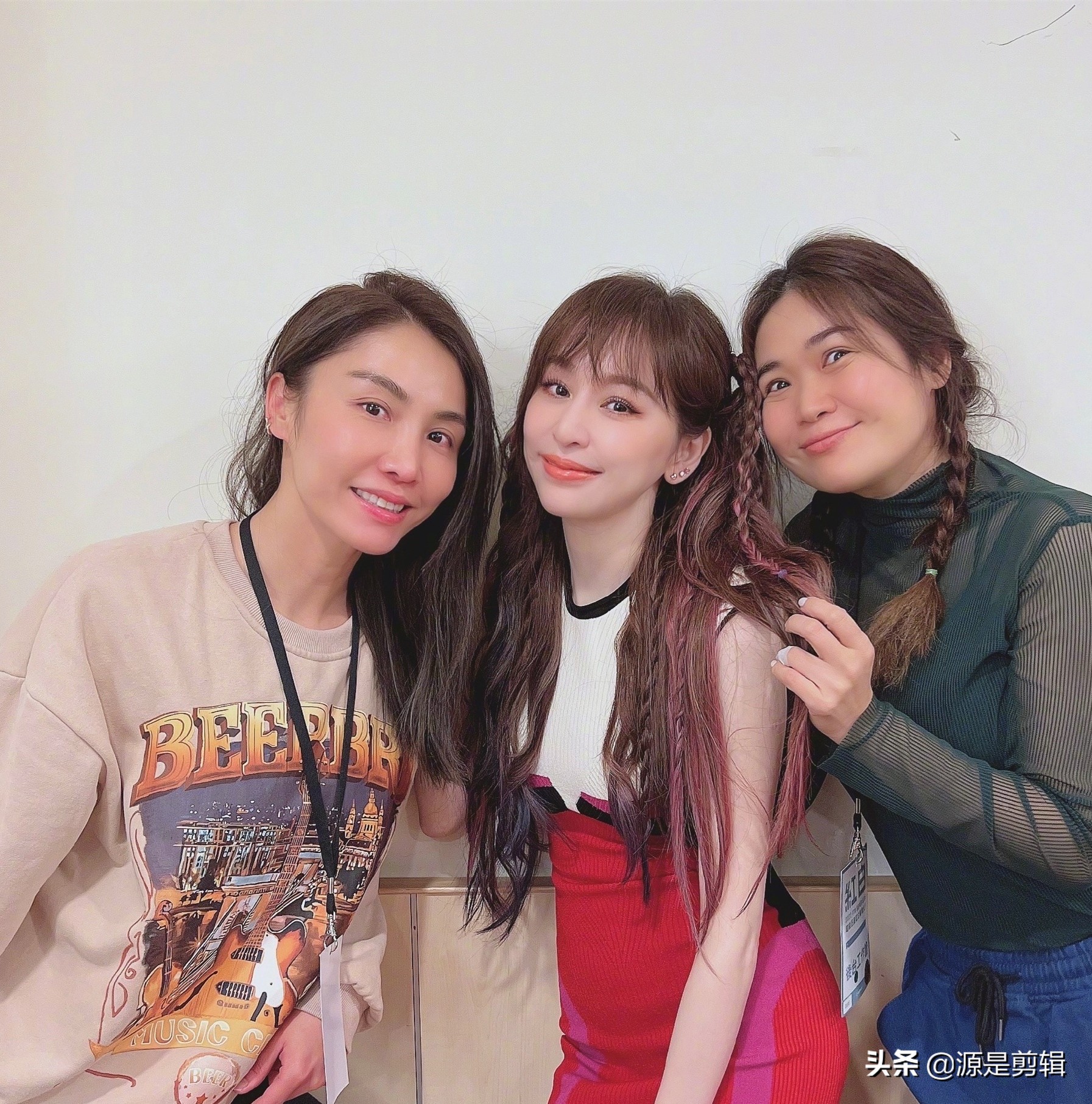 王心凌清纯可爱和友人搞怪美照曝光