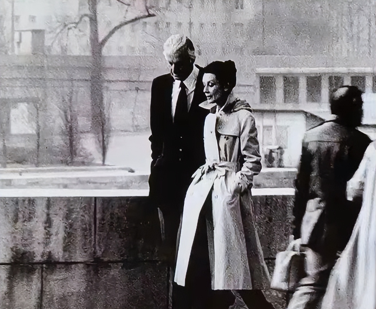 年轻时美貌惊人，晚年干瘦满脸皱纹依然优雅，赫本才是永远的女神