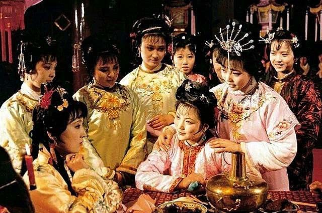 袭人和贾宝玉好了几年，为何不见怀孕？林黛玉的玩笑话道出了真相