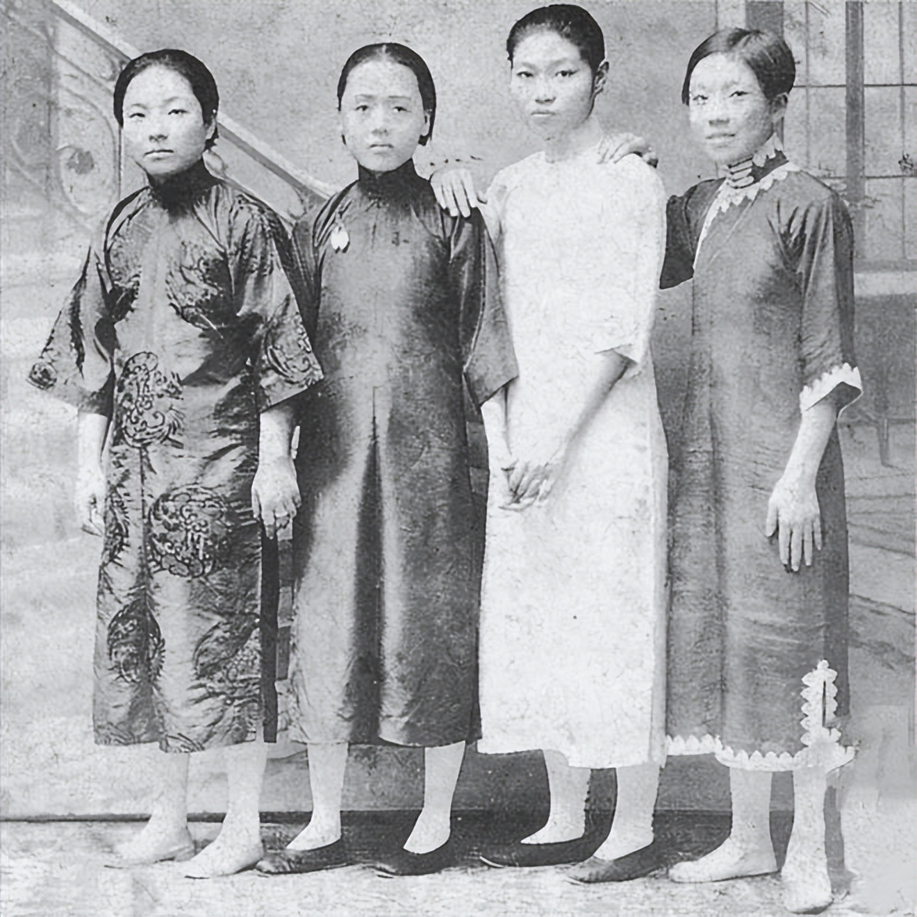 27天之内16位名人相继去世，最小者仅18岁，有2人同一天离世