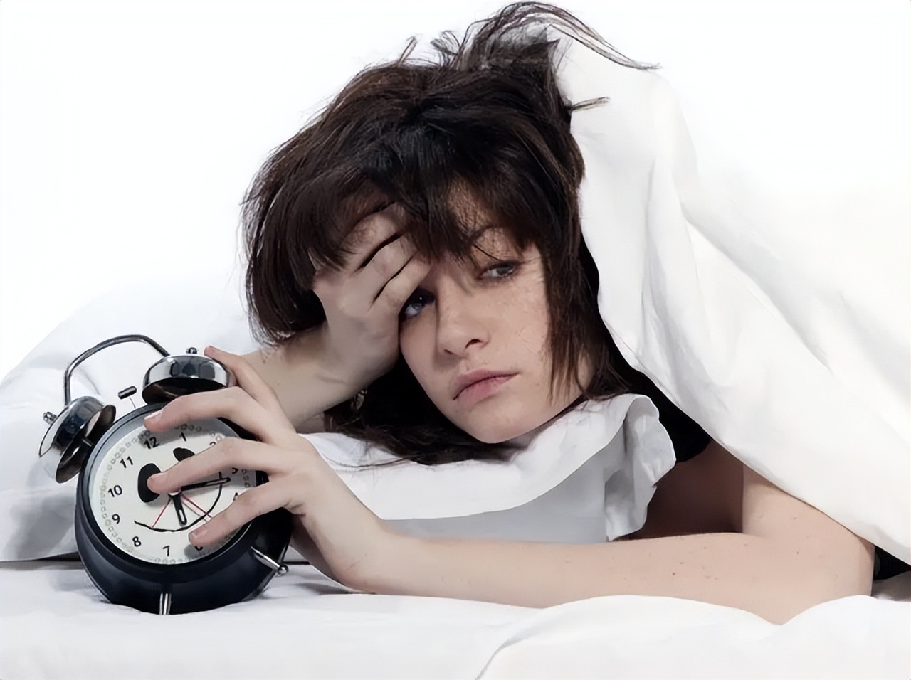 易醒(超过两次),多梦,早醒或醒后入睡困难(30分钟不能再入睡)