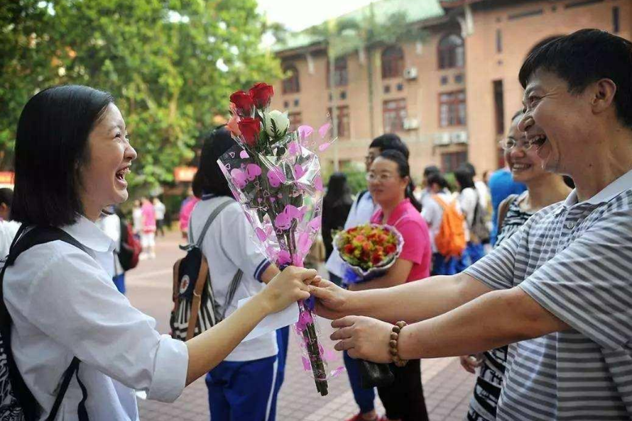 2022年高考“保送”政策大变，全国16所高中受影响，英语地位下降