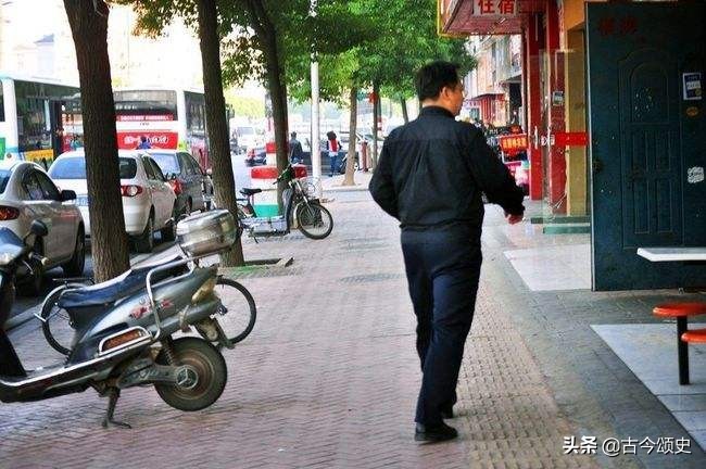 高考状元张晓勇：接近满分考进清华，毕业后却选择回乡当保安