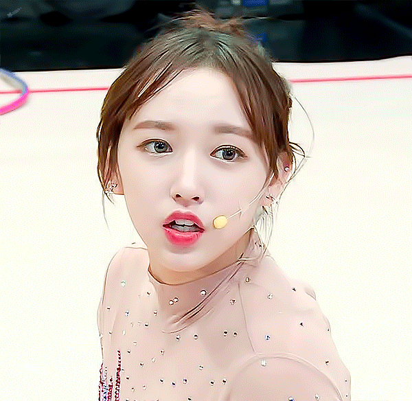 程潇、迪丽热巴、倪妮、IU 泫雅、杨紫教你如何克服“发际线后移”