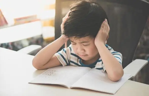 教育部调整中小学生到校时间,学生们可以睡懒觉了,家长却发愁