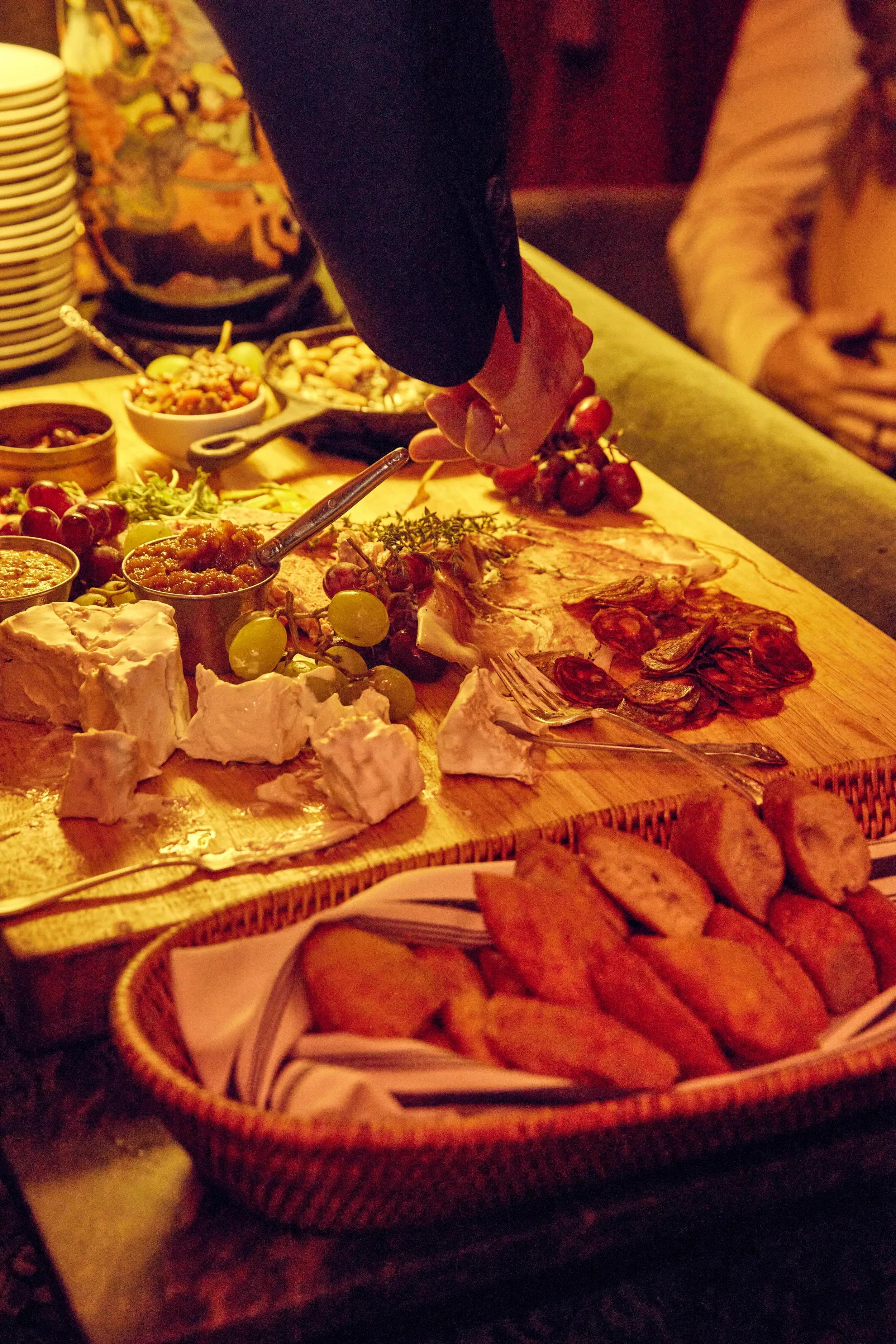 亚历珊德拉•达达里奥跟男友结婚了！俩人浪漫甜蜜婚礼照让人嫉妒