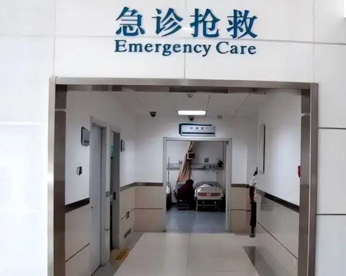 2014年新疆女孩瘫痪失忆，醒来只记得男友，男友不离不弃创造奇迹