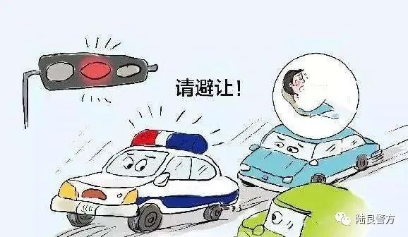 为救危重患者 交警开道一路疾驰
