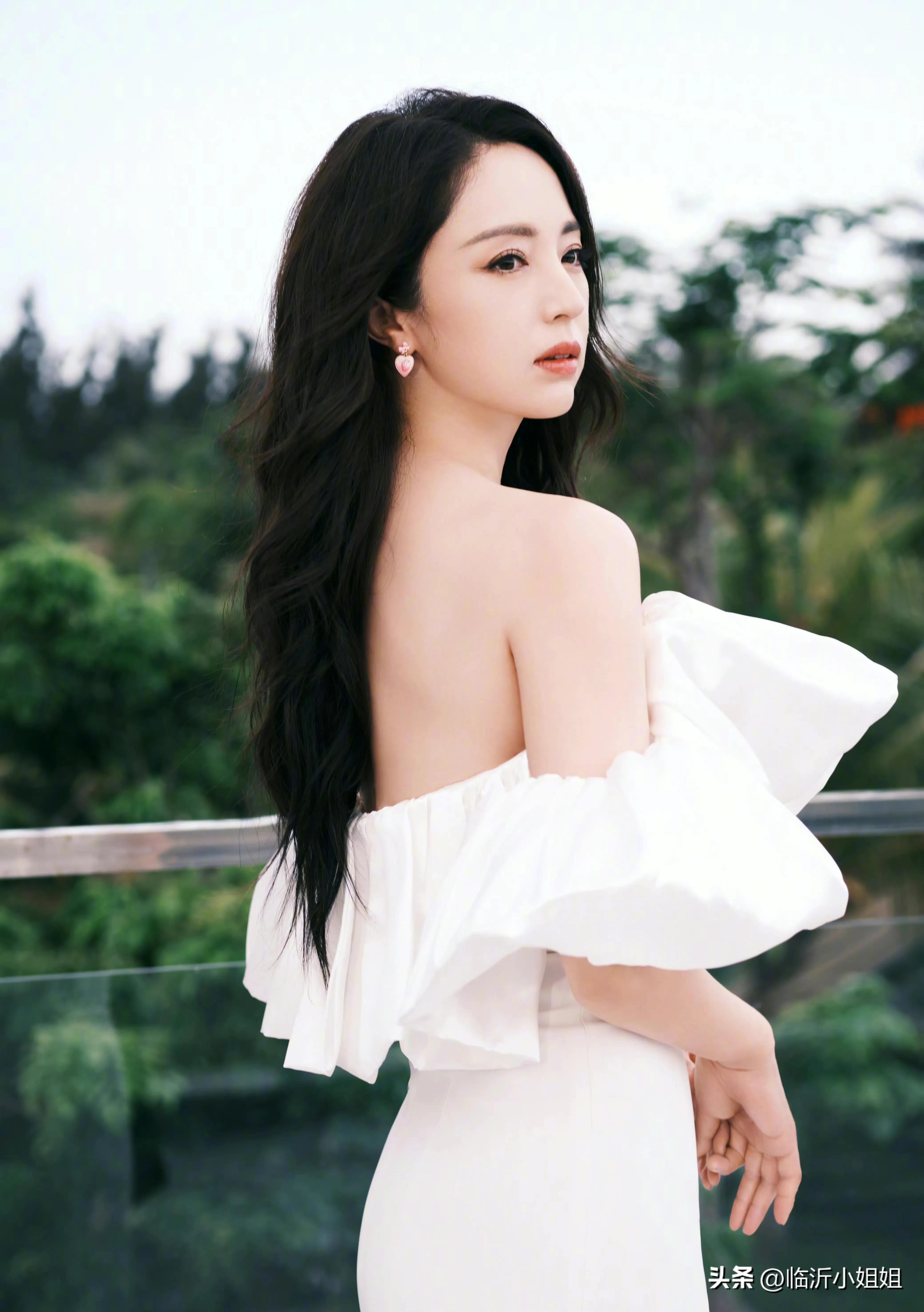 董璇,精致典雅的知性美女,高贵气质彰显成熟女性的迷人魅力