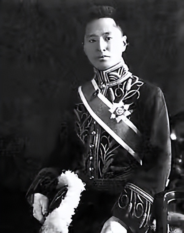 周恩来早期学习经历，居住地方漂泊不定，生活艰难仍不忘刻苦学习