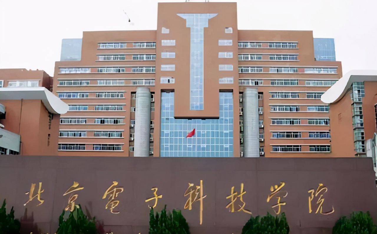 四类大学毕业后包分配，其中五所大学，学生毕业后多数能当“官”