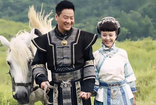 离婚13年后，连奕名和陈佳妍的生活状况有何不同？