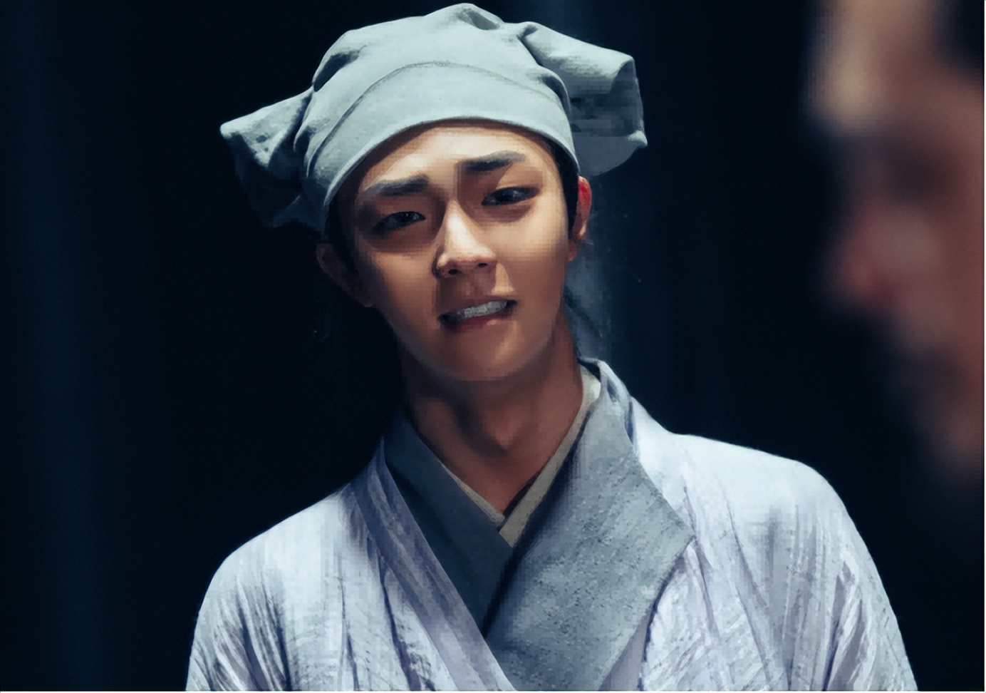 同样是演白面书生，把张国荣、任泉和佟梦实放在一起差距就出来了