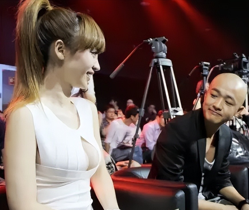 柳岩包贝尔婚礼事件始末因包贝尔身陷伴娘门