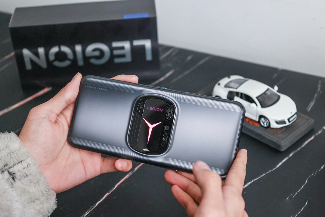 联想有苦说不出，16G+256G+5600mAh新机再降400