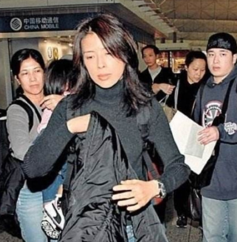 娶“洁癖女”罗美薇，生下两个女儿，张学友的生活幸福吗