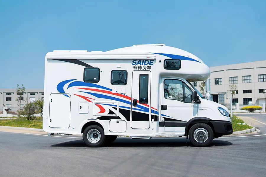 六座布局/内部空间超赞的依维柯c型房车,赛德白鲸plus