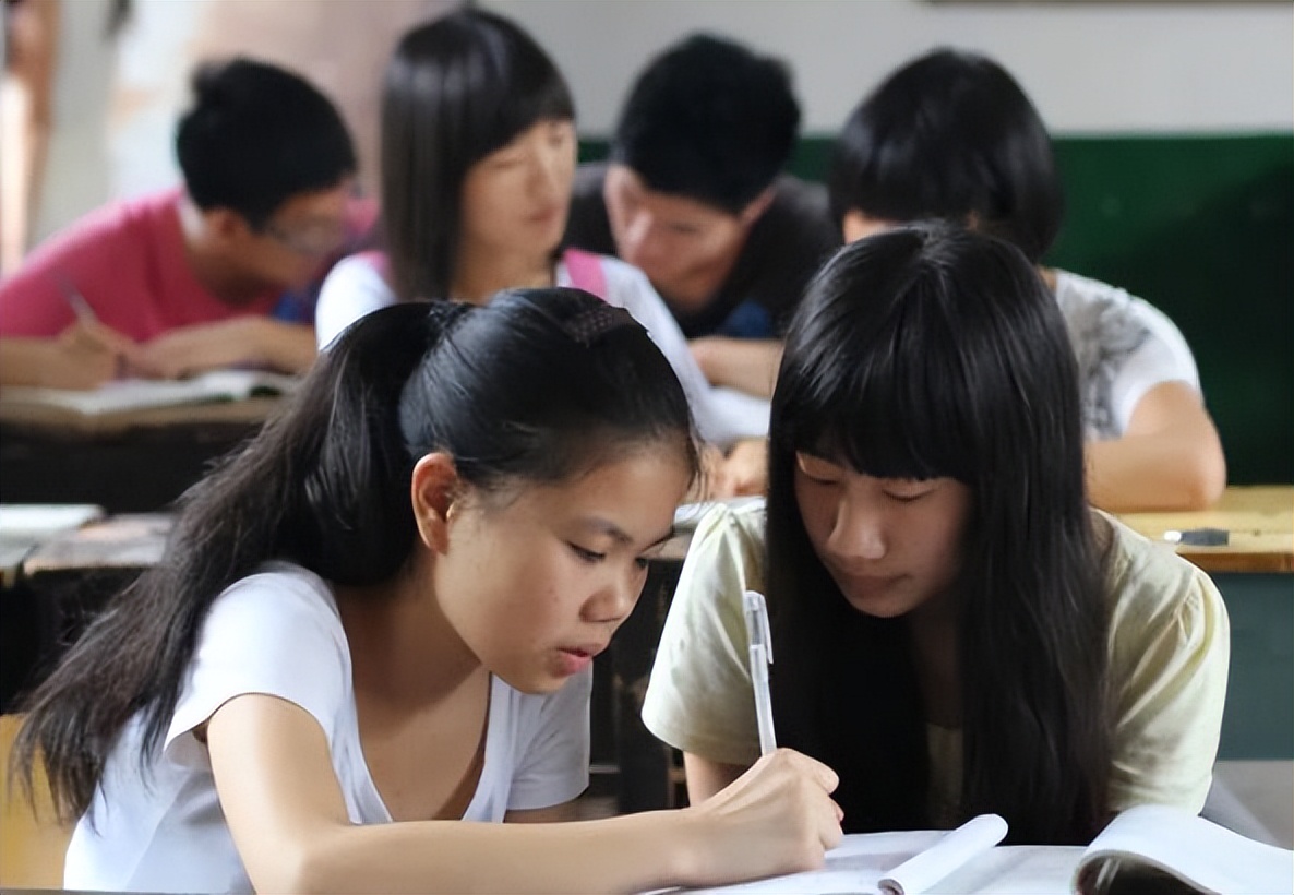 高中究竟是选择读文科好还是理科好，学习不好的人容易选错