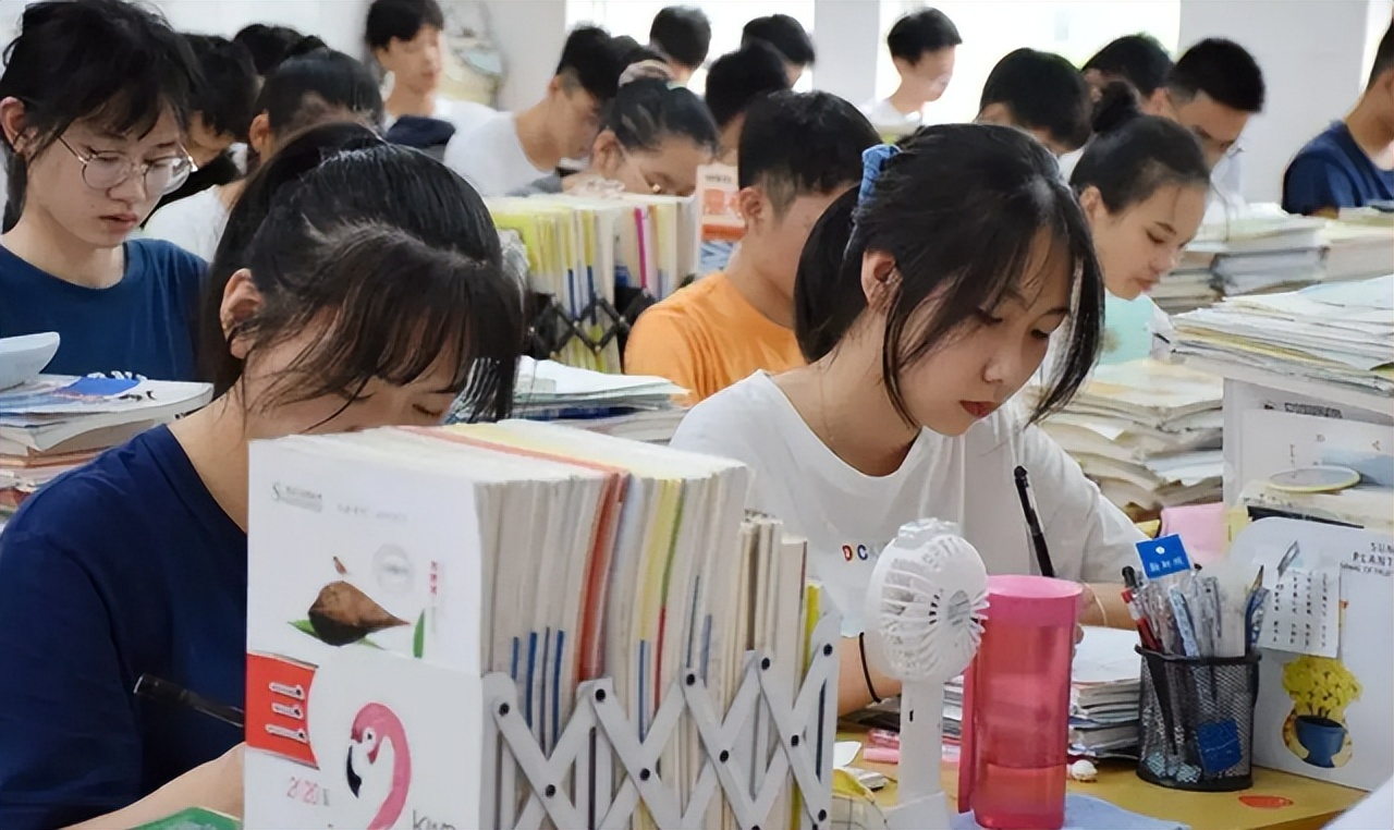 清华大学外国语学院（恭喜）