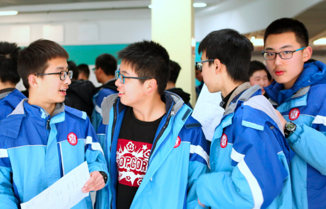 “近视眼”不能报考的5个专业，成绩再好也不行，考生要提前了解