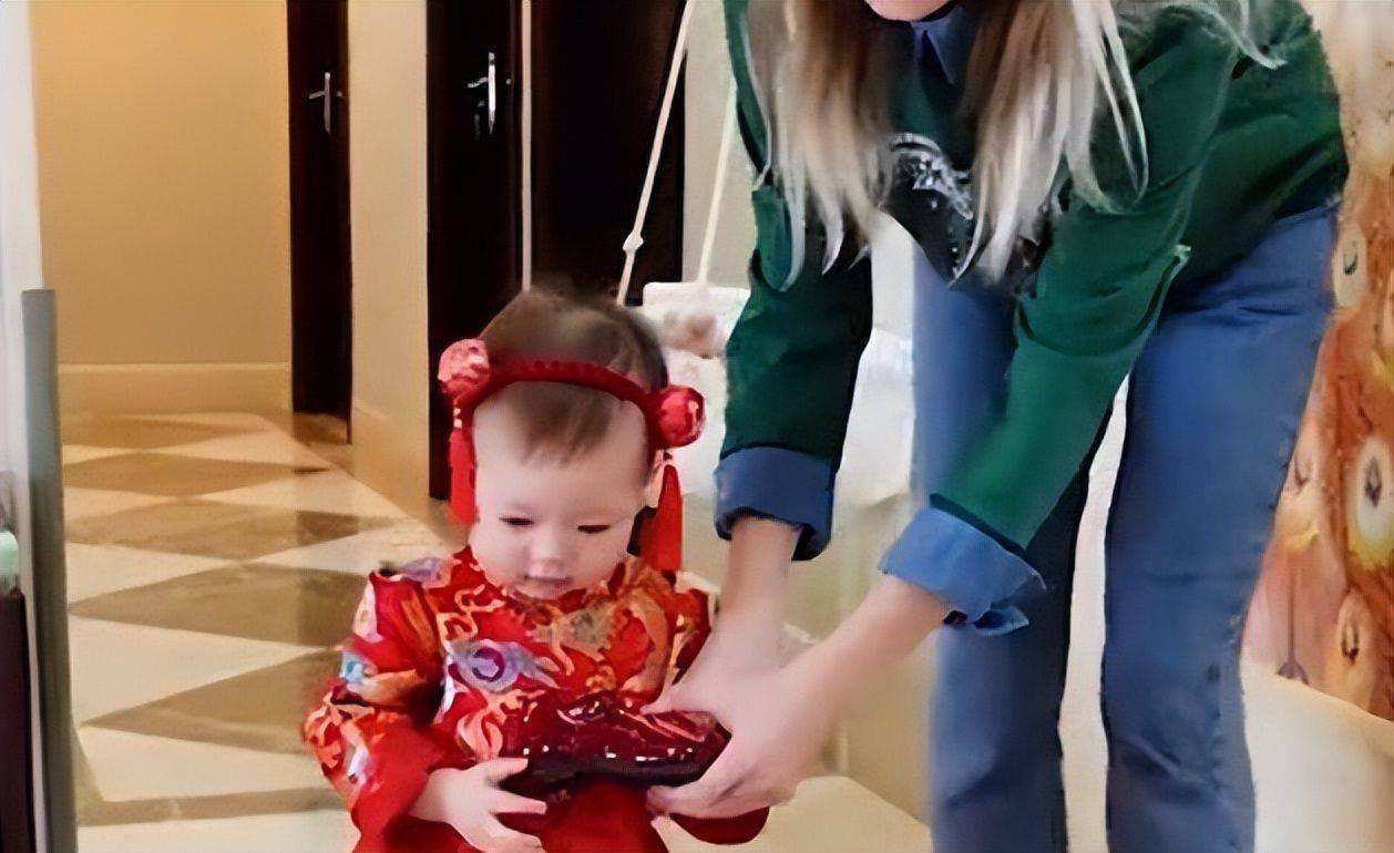 曾是意大利顶级超模，为了爱情定居中国，生下女儿感慨基因太强大