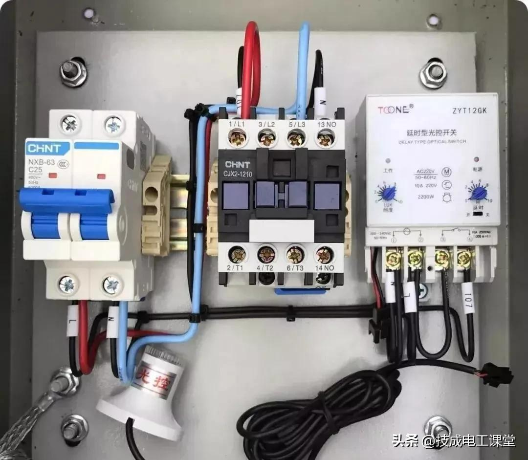 老电工教你配电柜如何接线，最规范的标准，你也可以吗？