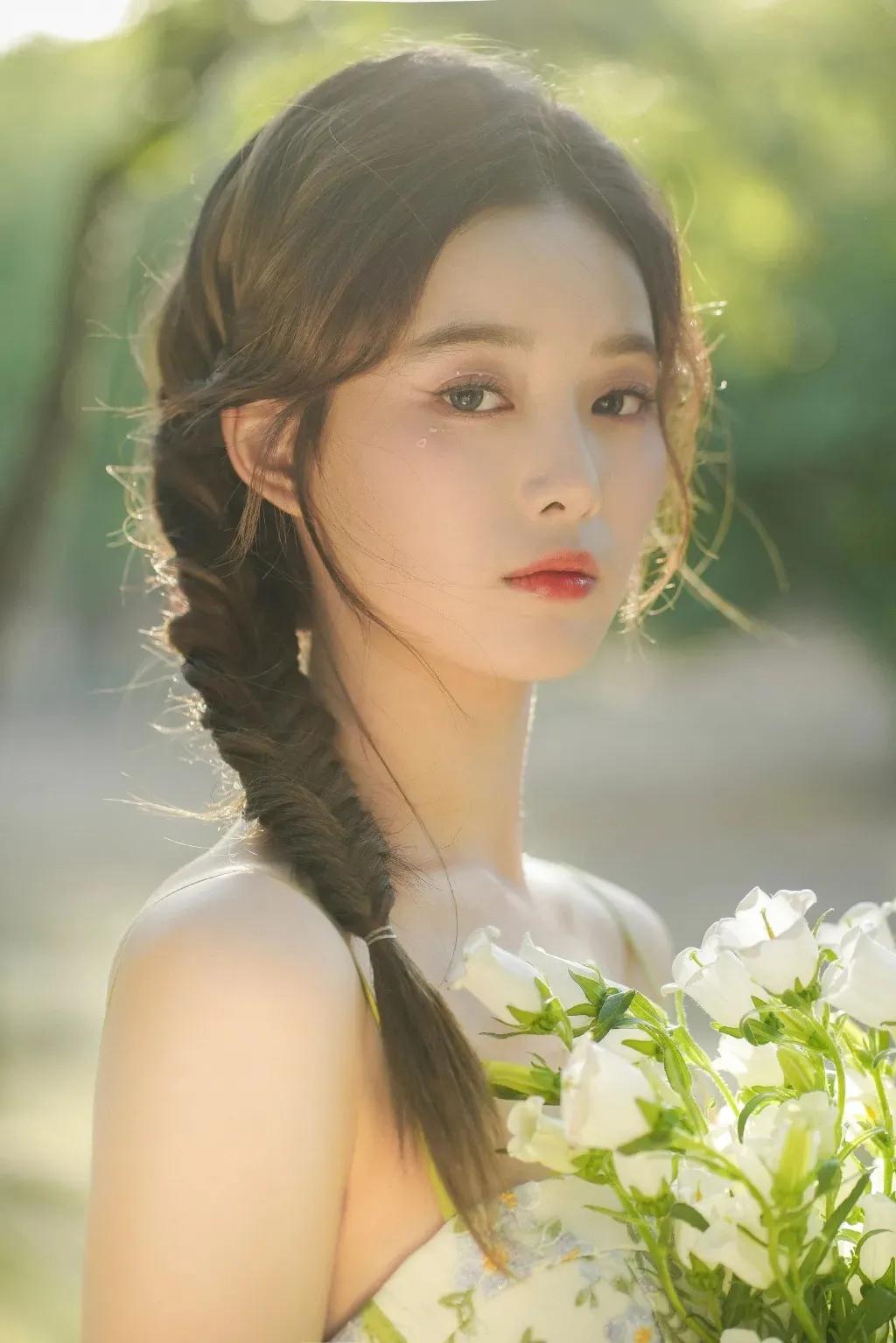 徐艺洋，夏日花仙子