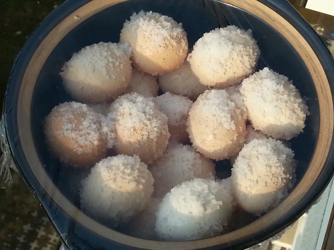 三步咸鸭蛋！沙子里出油还不咸，半个月就可以吃了。