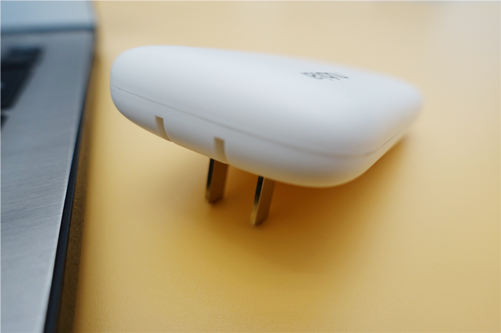 双口超薄氮化镓，轻薄担当！努比亚大白65W超薄氮化镓充电器体验