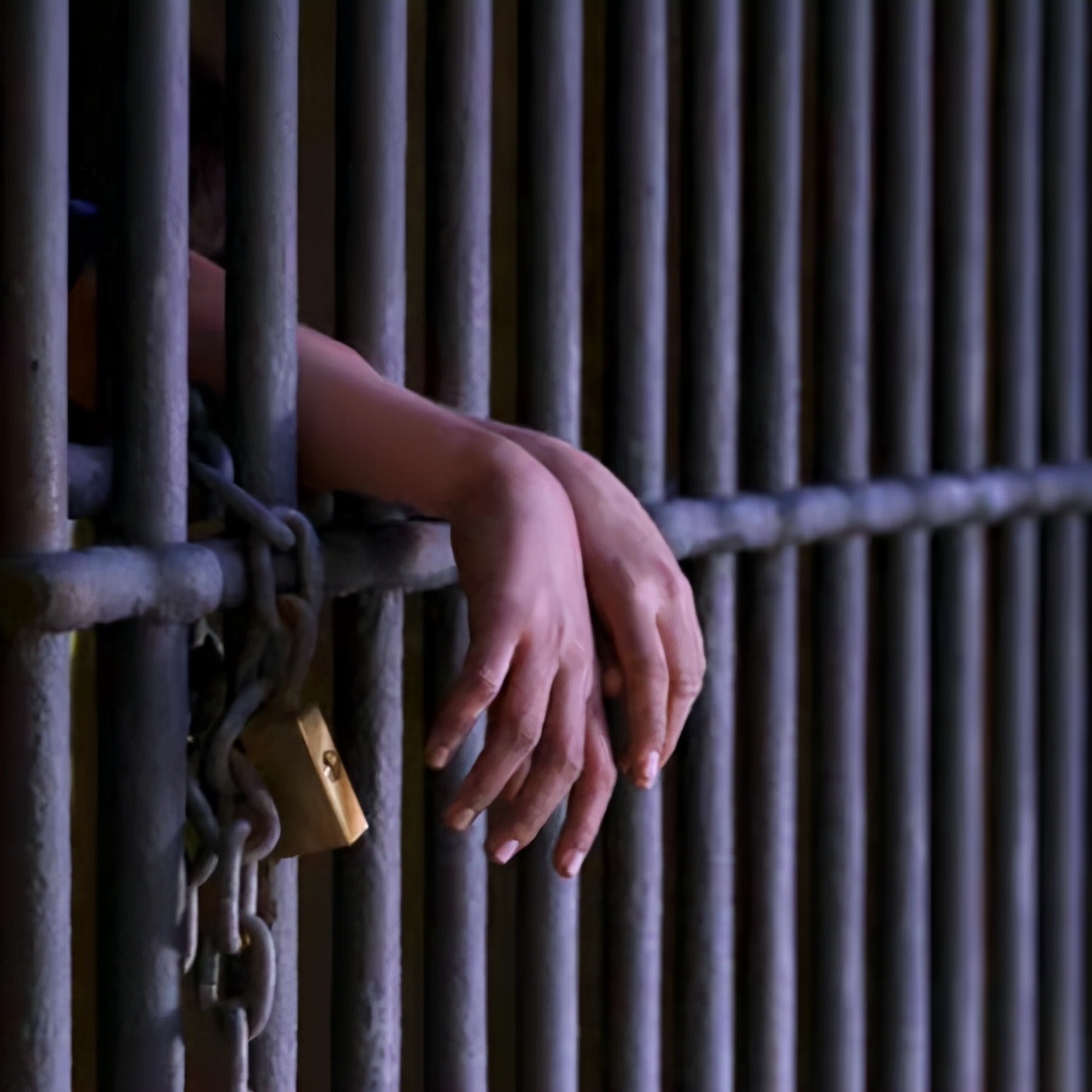 10年前东北校园致命篮球，父母为给儿子撑腰：使劲砍我不差钱