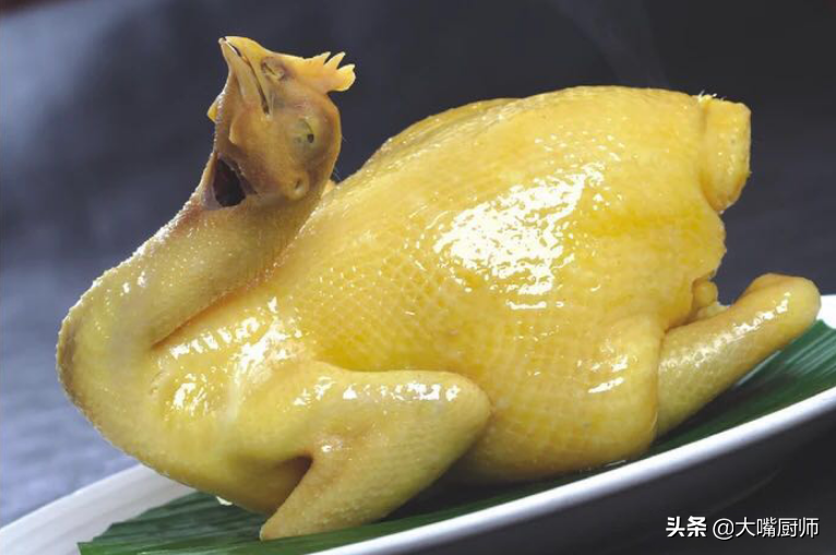 白切鸡直接用水煮，难怪又老又腥！要想皮脆肉嫩，3个步骤是关键