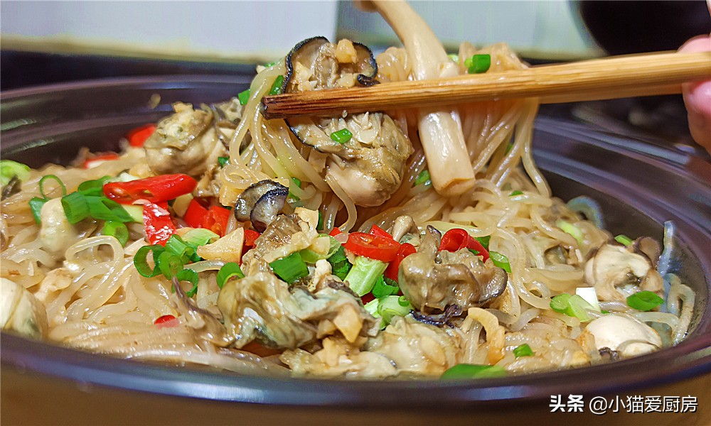 用蒜蓉粉丝蒸煲生蚝，3斤都不够吃，鲜嫩多汁入口那一刻太过瘾了