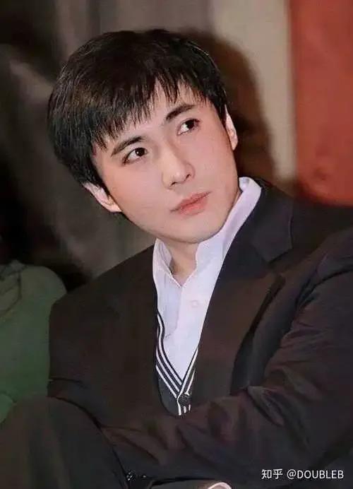 三大军艺校草——沙溢、沈腾、杨洋。看看他们年轻的时候有多帅